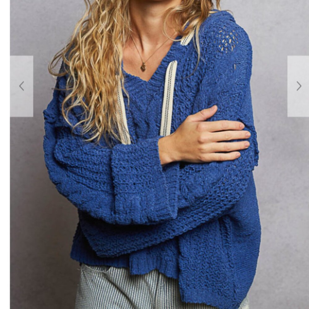 095.V-neck hoodie, long sleeve, roomy fit top in chenille pullover sweater